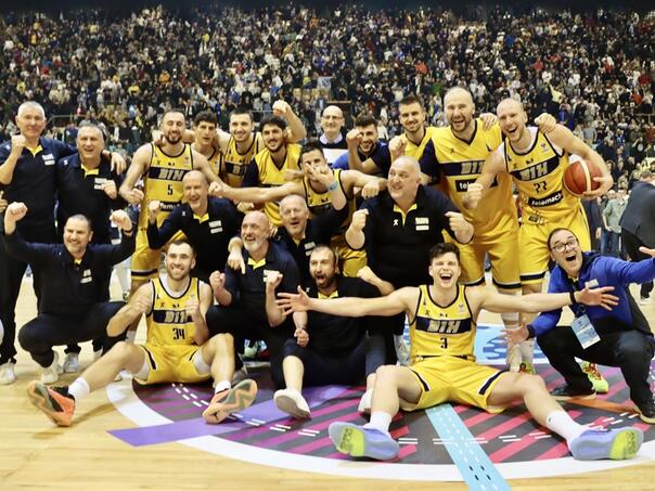 Komšić i Izetbegović čestitali košarkašima BiH pobjedu nad Hrvatskom