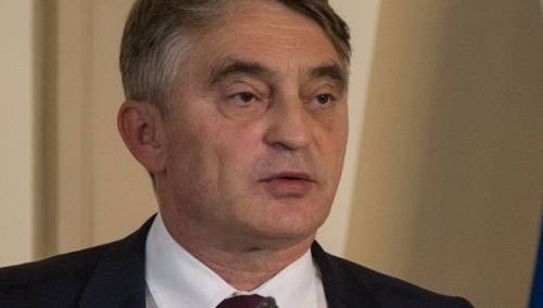 Komšić iz samoizolacije: Vjerujmo u sebe i čuvajmo jedni druge