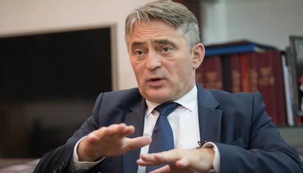 Komšić: Milanović je malo "ausswinkl", pomaknut iz ležišta