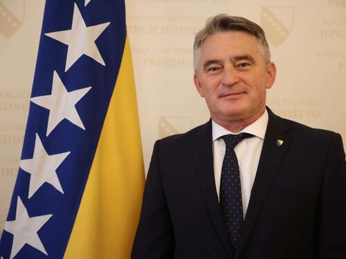 Komšić: Neka Božić bude podsjetnik na ljepotu zajedničkog života, solidarnosti i poštovanja