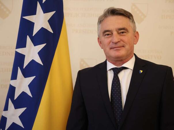 Komšić: Neka Božić bude podsjetnik na ljepotu zajedničkog života, solidarnosti i poštovanja