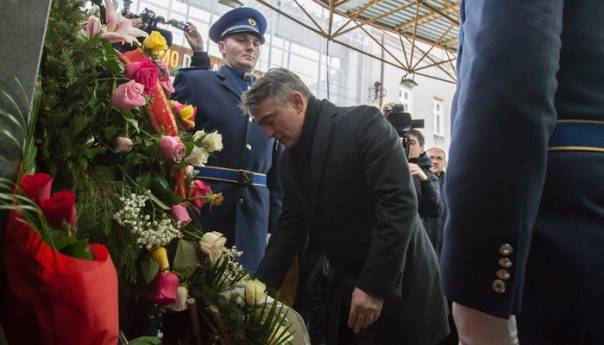 Komšić odao počast poginulima na Markalama