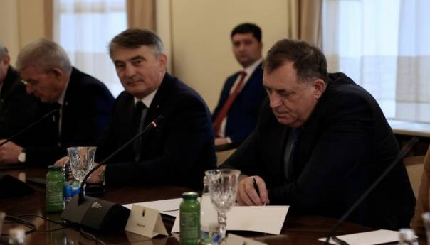 Komšić odgovorio Dodiku: U Predsjedništvu nećete napraviti omjer protiv BiH kao što ste napravili u Nogometnom savezu