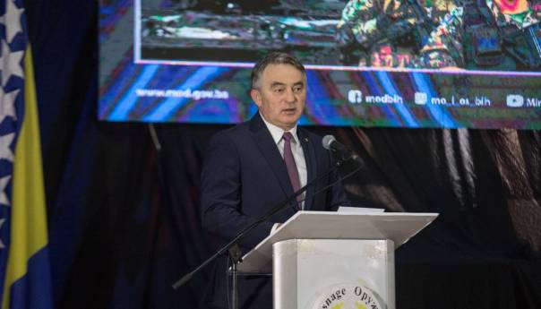 Komšić: Oružane snage BiH će postojati još dugo