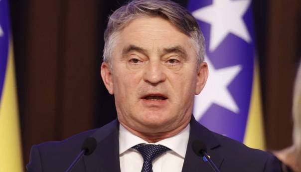 Komšić pohvalio publiku u Banjaluci i osudio pritiske na glumce