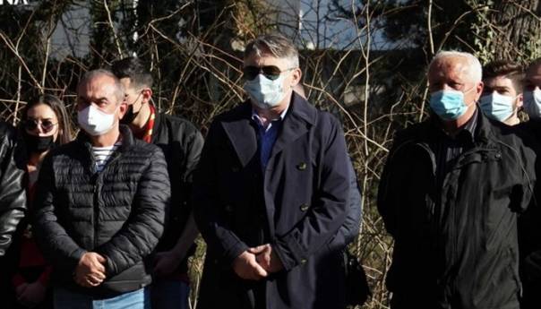 Komšić položio cvijeće na više spomen-obilježja u Stocu