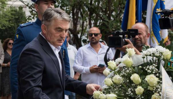 Komšić položio vijenac u haremu Alipašine džamije