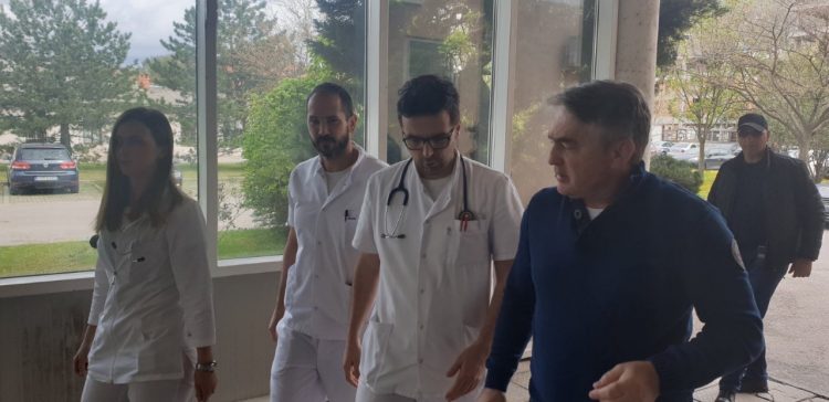 Komšić posjetio porodicu Sefo u bolnici