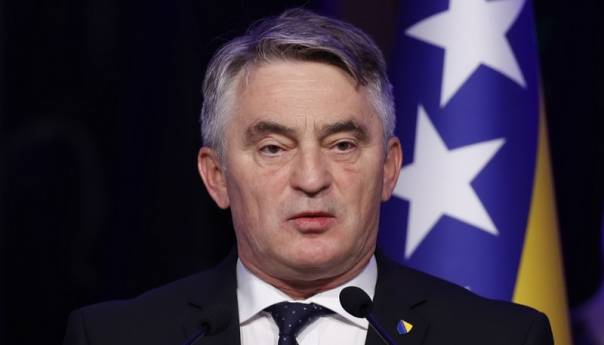 Komšić 'predložio' Schmidtu: Ukinite izbore i sa ambasadorom SAD birajte vlast