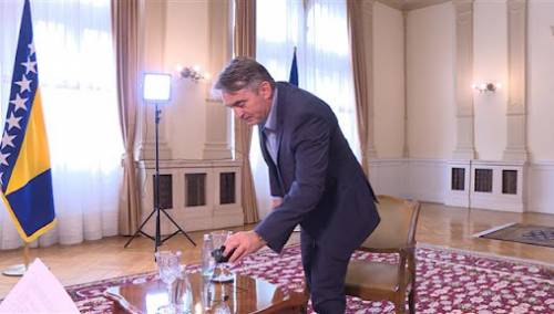 Novinar Tanjuga negirao genocid, Komšić prekinuo intervju