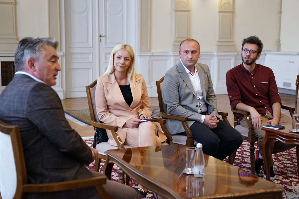 Komšić primio dobitnike novinarske nagrade 'Nino Ćatić'