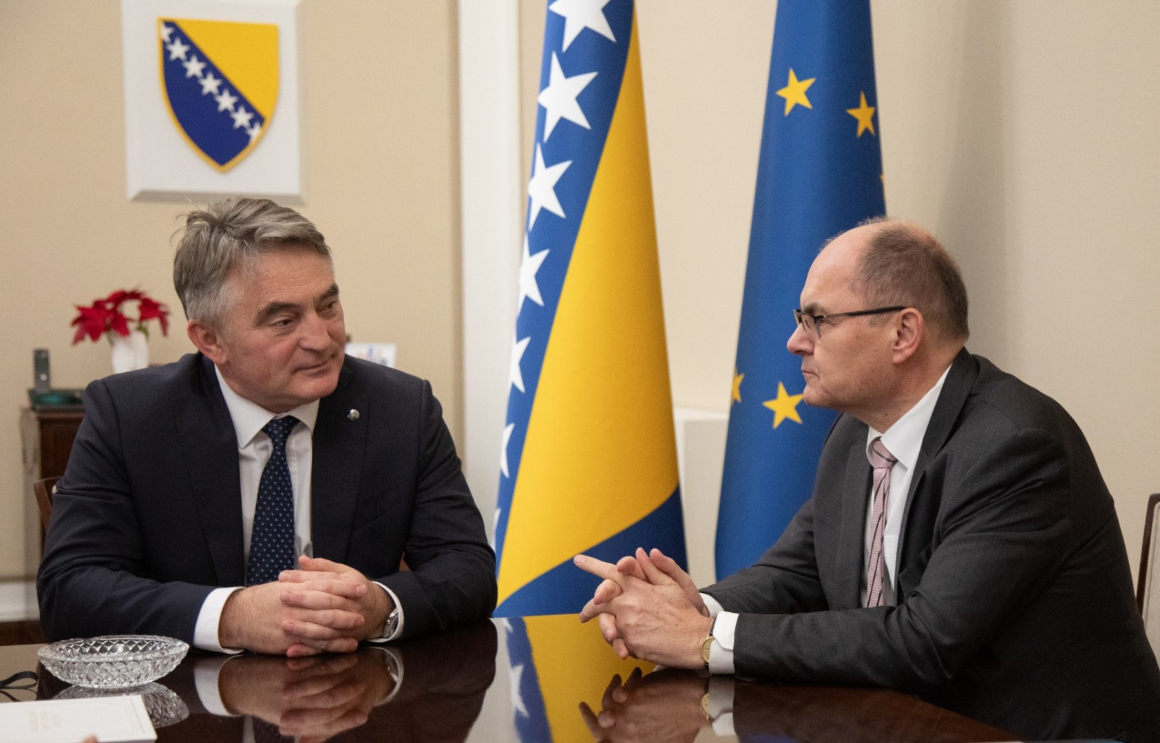 Komšić primio Schmidta: Sva pitanja o Izbornom zakonu rješavati nakon paketa integriteta