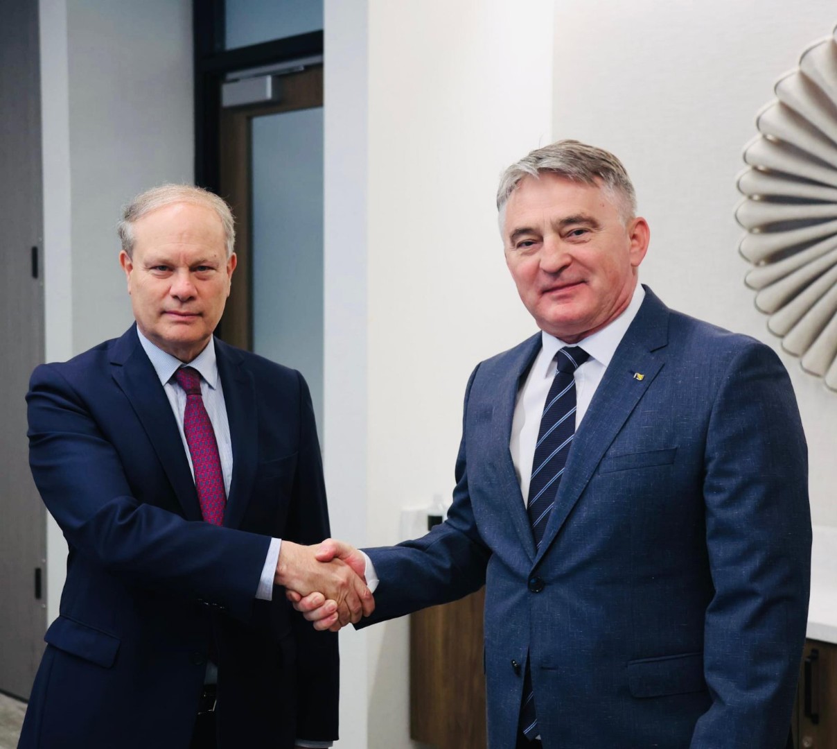 Komšić razgovarao sa francuskim izaslanikom o političkoj krizi i EU integracijama