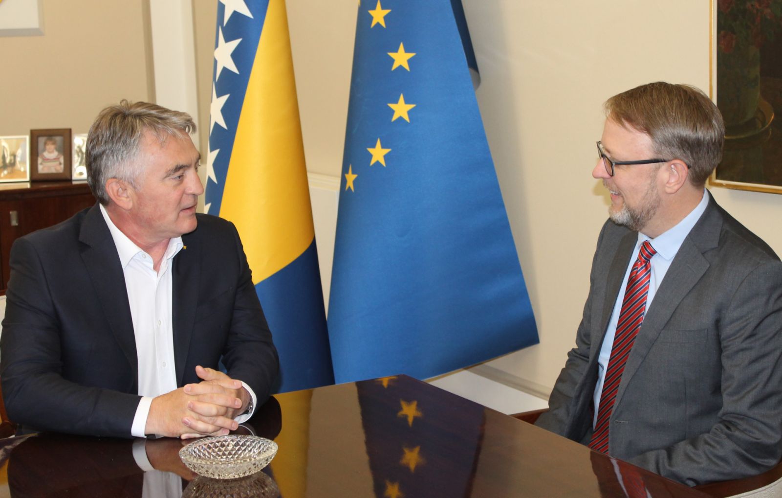 Komšić razgovarao sa otpravnikom poslova Ambasade SAD-a u BiH Danielom Koskijem