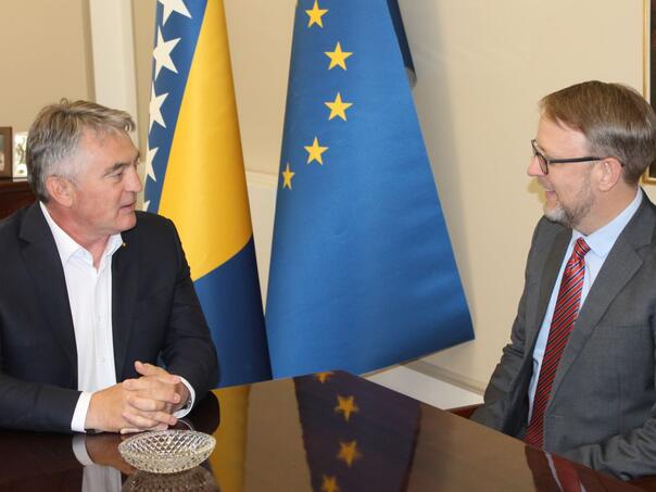 Komšić razgovarao sa otpravnikom poslova Ambasade SAD-a u BiH Danielom Koskijem