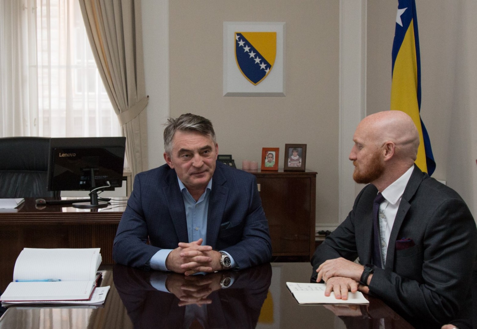 Komšić s Fieldom: Formirati vlast u FBiH bez uslovljavanja Izbornim zakonom