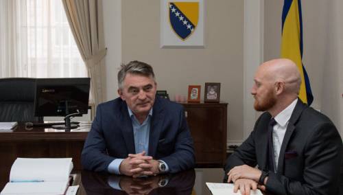 Komšić s Fieldom: Formirati vlast u FBiH bez uslovljavanja Izbornim zakonom