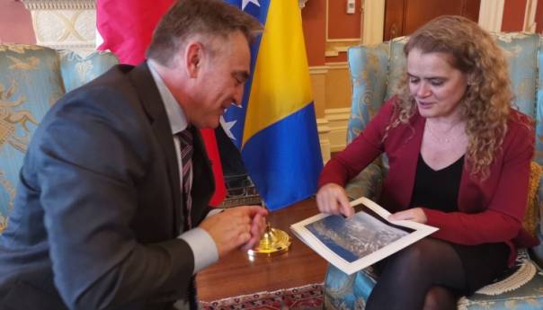 Komšić sa guvernerkom Kanade razgovarao o političkim i prijateljskim odnosima