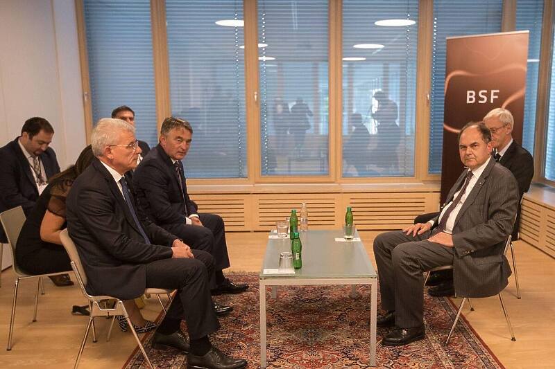 Komšić otkrio detalje razgovora sa Schmidtom