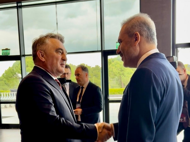 Komšić stigao u Antaliju, dočekao ga turski šef diplomatije Hakan Fidan