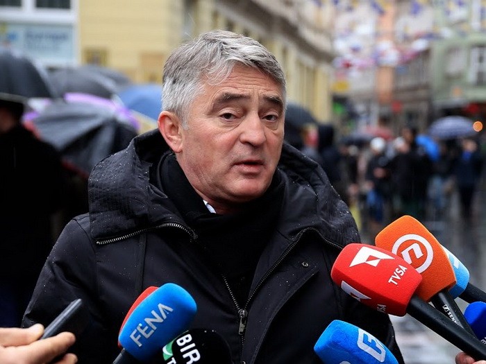 Komšić: Tražićemo informaciju o vojnim kampovima u RS
