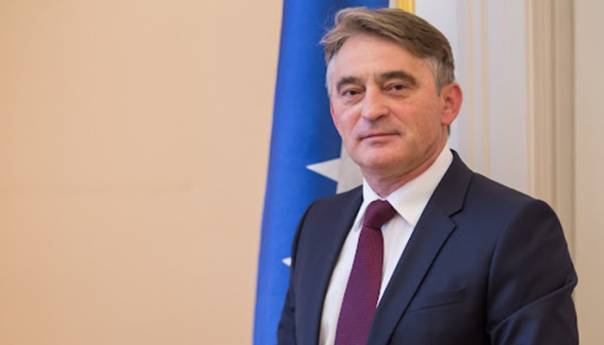 Komšić u Glasgowu, obraća se sutra ujutro