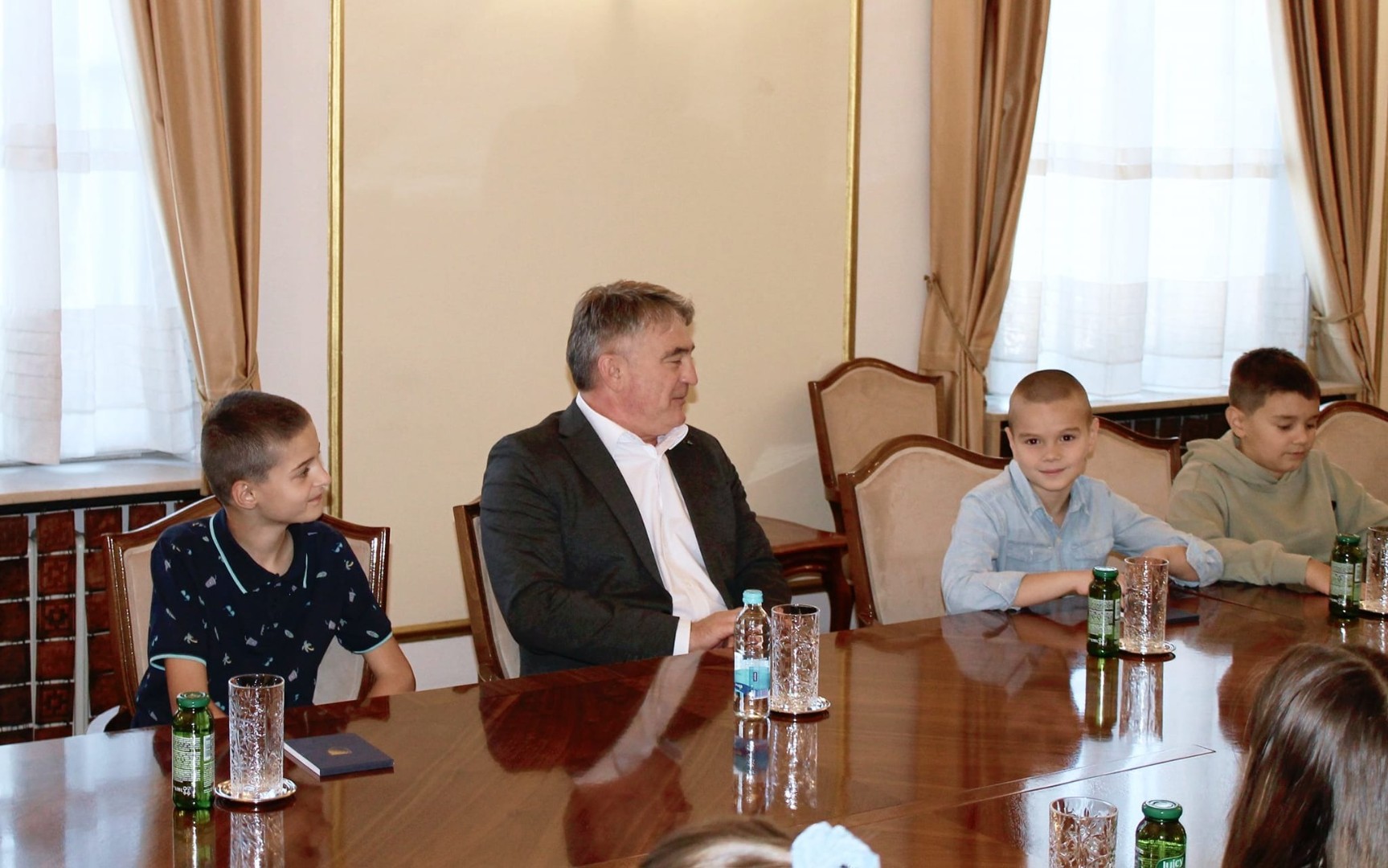 Komšić u Predsjedništvu ugostio osnovce iz Sarajeva