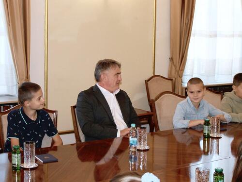Komšić u Predsjedništvu ugostio osnovce iz Sarajeva