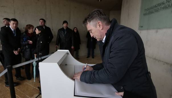 Komšić u Yad Vashemu odao počast žrtvama Jasenovca