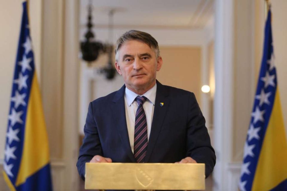 Komšić: Umjesto pokušaja izmjene karaktera rata, neka Kajganić diže optužnice za ubijanje djece Sarajeva