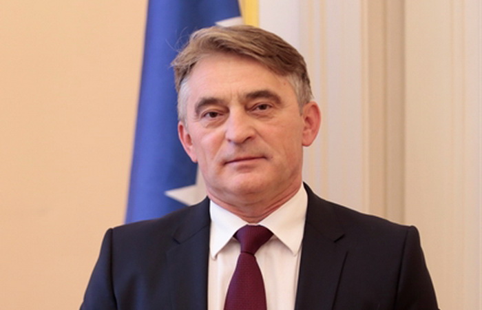 Komšić uputio božićnu čestitku kardinalu Puljiću