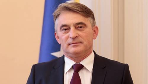 Komšić uputio božićnu čestitku kardinalu Puljiću