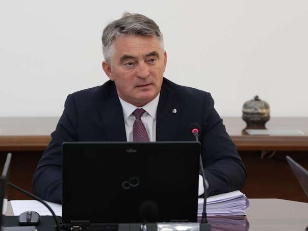 Komšić: Vujić sam treba podnijeti ostavku, u suprotnom ću pokrenuti smjenu