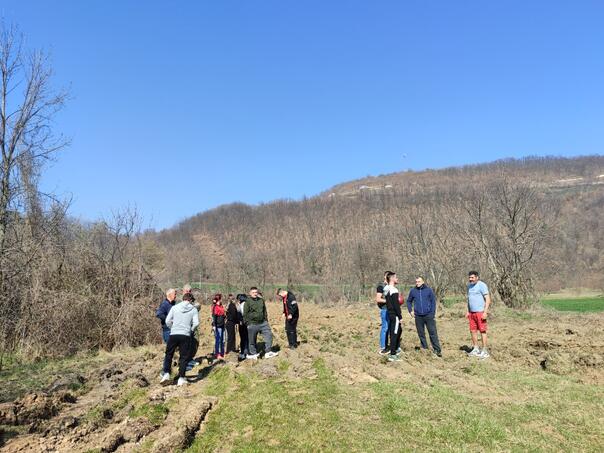 Komšija "uzorao" seosko igralište, mještani kod Ugljevika ogorčeni