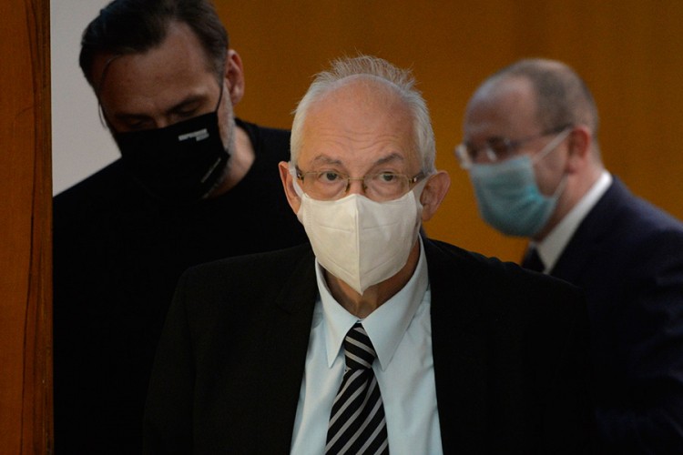 Kon: Zdravstveni sistem na ivici propasti