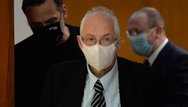 Kon: Zdravstveni sistem na ivici propasti