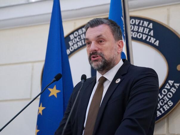 Konaković: Bukadžije se ogrću zastavom, a kad ludilo utihne shvatiće da su nebitni