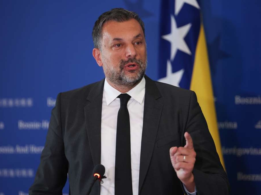 Konaković: Dodik je bučna varalica, Čović je u pravu...