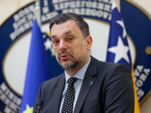 Konaković o zahtjevu SNSD-a za smjenu: Trpe sankcije i izolaciju, logično je