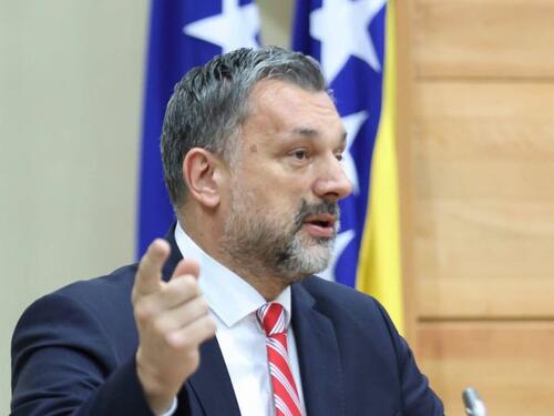Konaković odgovorio Dodiku: Svaki put kad ih postrojimo...