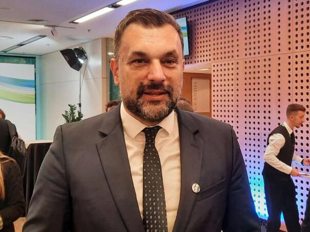 Konaković: Odluka o početku pregovora bio bi šamar za prorurske snage