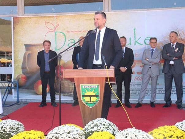 Konaković otvorio sajam 'Dani jabuke' u Goraždu
