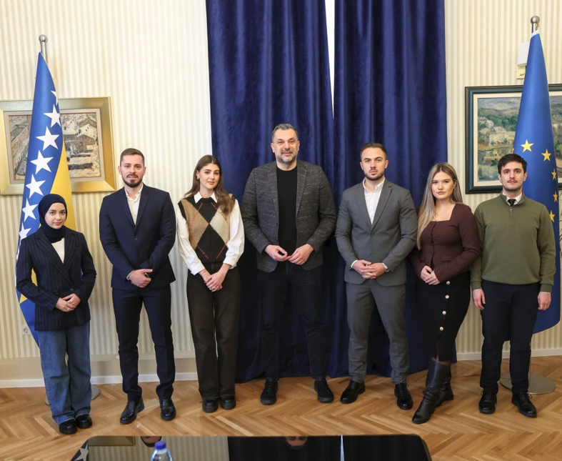 Konaković sa grupom najboljih studenata Univerziteta u Sarajevu