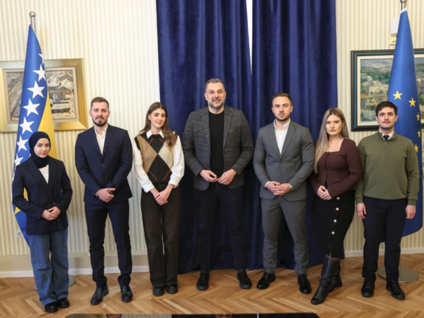 Konaković sa grupom najboljih studenata Univerziteta u Sarajevu