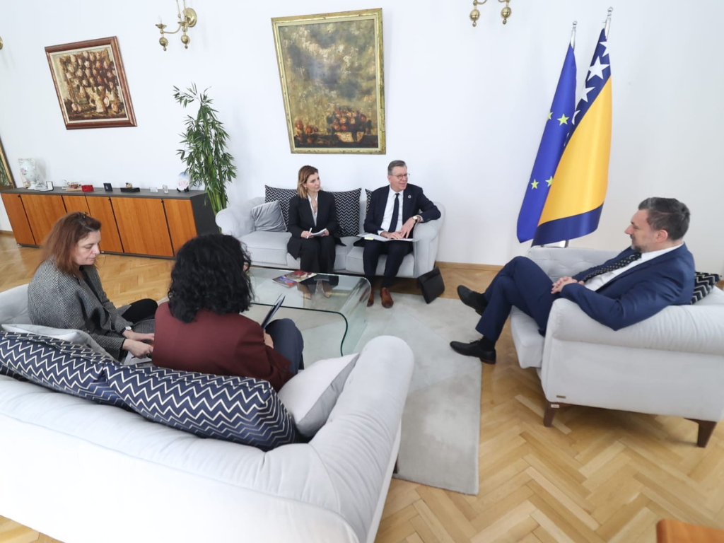 Konaković sa regionalnim direktorom IOM za Evropu i Centralnu Aziju Arthurom Erkenom