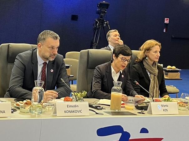 Konaković u Varšavi: Dodik podriva mir u BiH i regionu