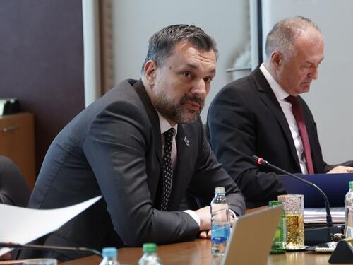 Konaković: Vučić formirao štab za negiranje genocida