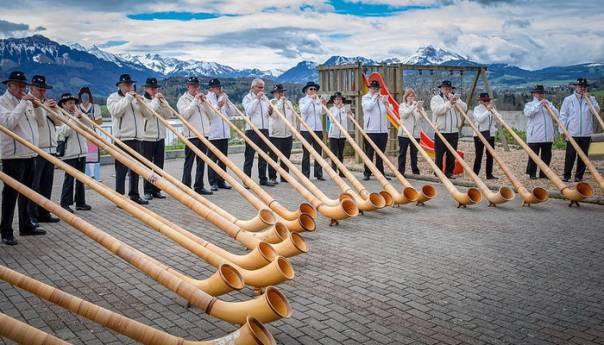 Koncert jodlovanja u Švicarskoj najveće žarište koronavirusa u Evropi