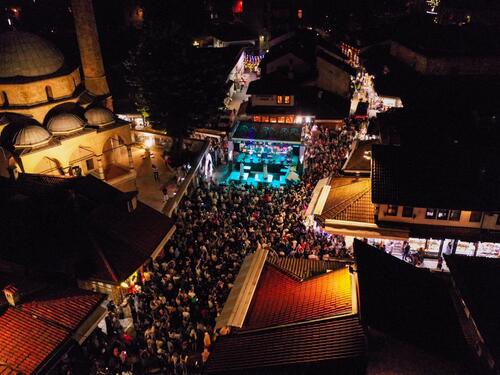 Koncert na Baščaršiji privukao Sarajlije i brojne goste grada