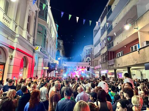 Koncert Zostera u centru Sarajeva, veliki odziv publike